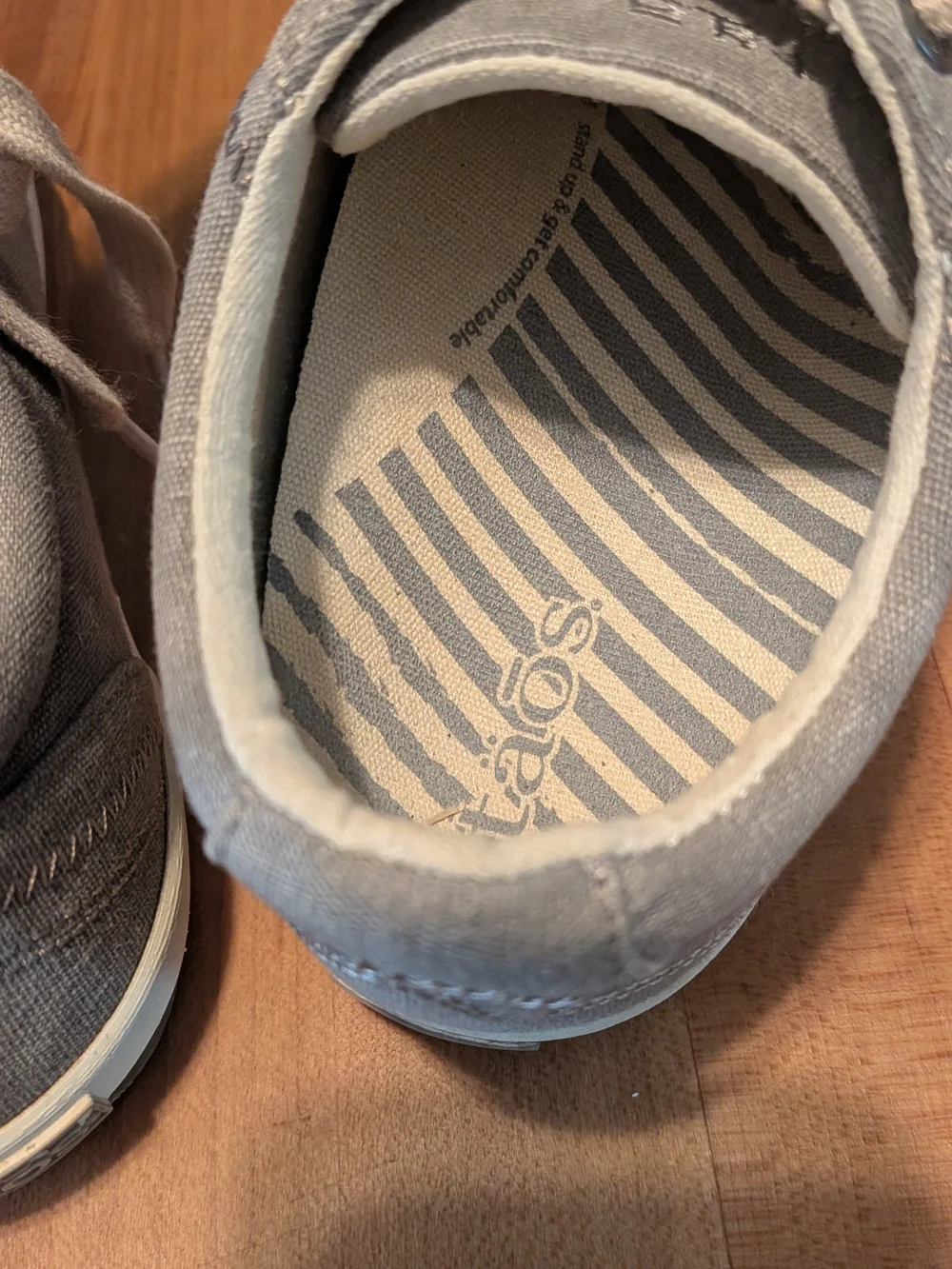 Taos Footwear Gray Canvas Low-Top Sneakers with Cream Laces 7W - Picture 8 of 10